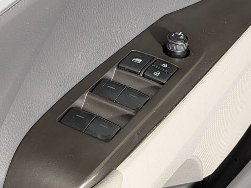 Used 2022 Toyota Camry LE FWD image 25
