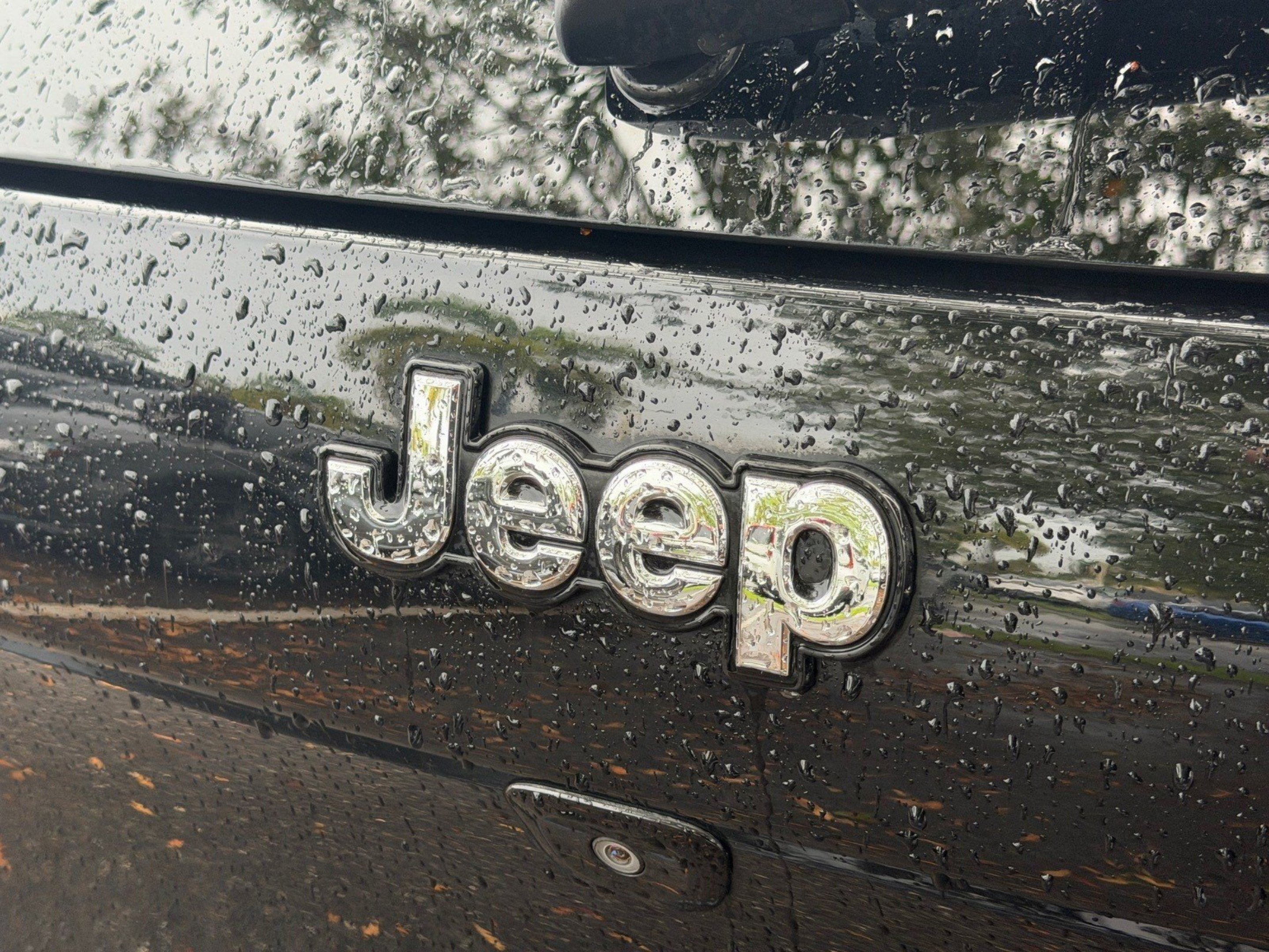 Used 2018 Jeep Cherokee Limited FWD image 9