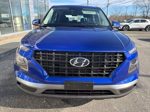 Used 2025 Hyundai Venue SE image 2