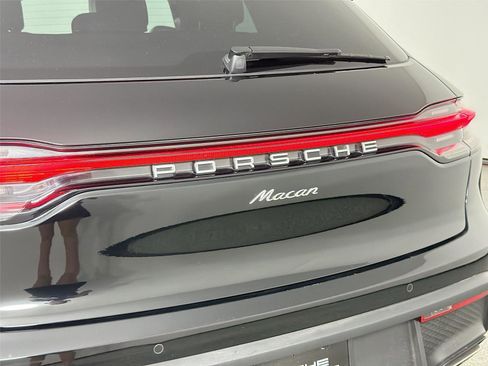 Certified 2024 Porsche Macan w/ Premium Plus Package AWD/4WD image 17
