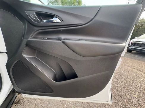 Used 2022 Chevrolet Equinox LT w/ Driver Convenience Package image 34
