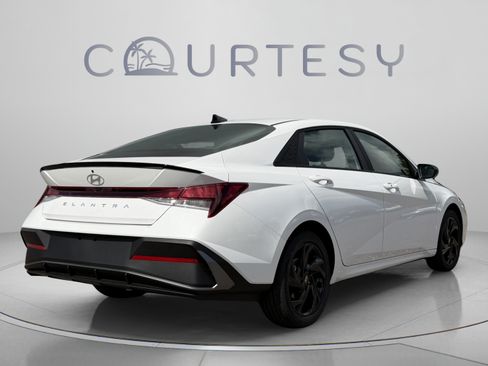 New 2026 Hyundai Elantra SEL Sport FWD image 5
