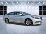 Used 2017 Hyundai Sonata SE image 2