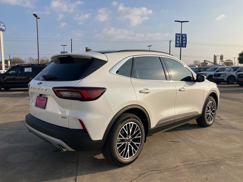 New 2026 Ford Escape SE image 7
