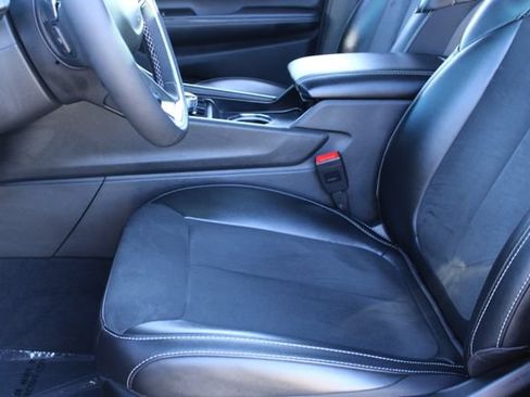 Used 2025 Jeep Grand Cherokee L Altitude AWD/4WD image 34
