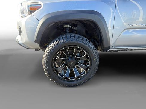 Used 2018 Toyota Tacoma TRD Off-Road image 9