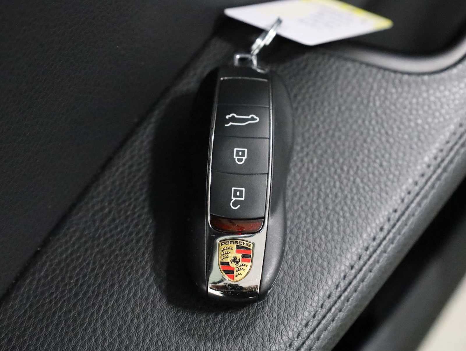 Used 2020 Porsche Macan AWD/4WD image 43