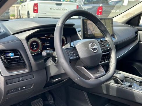 Used 2025 Nissan Rogue Platinum AWD/4WD image 19