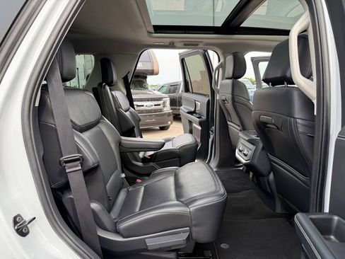 Used 2025 Ford Expedition Platinum AWD/4WD image 22