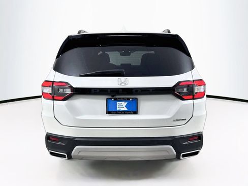 Used 2024 Honda Pilot Touring image 7