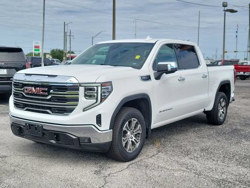 Used 2026 GMC Sierra 1500 SLT RWD image 2