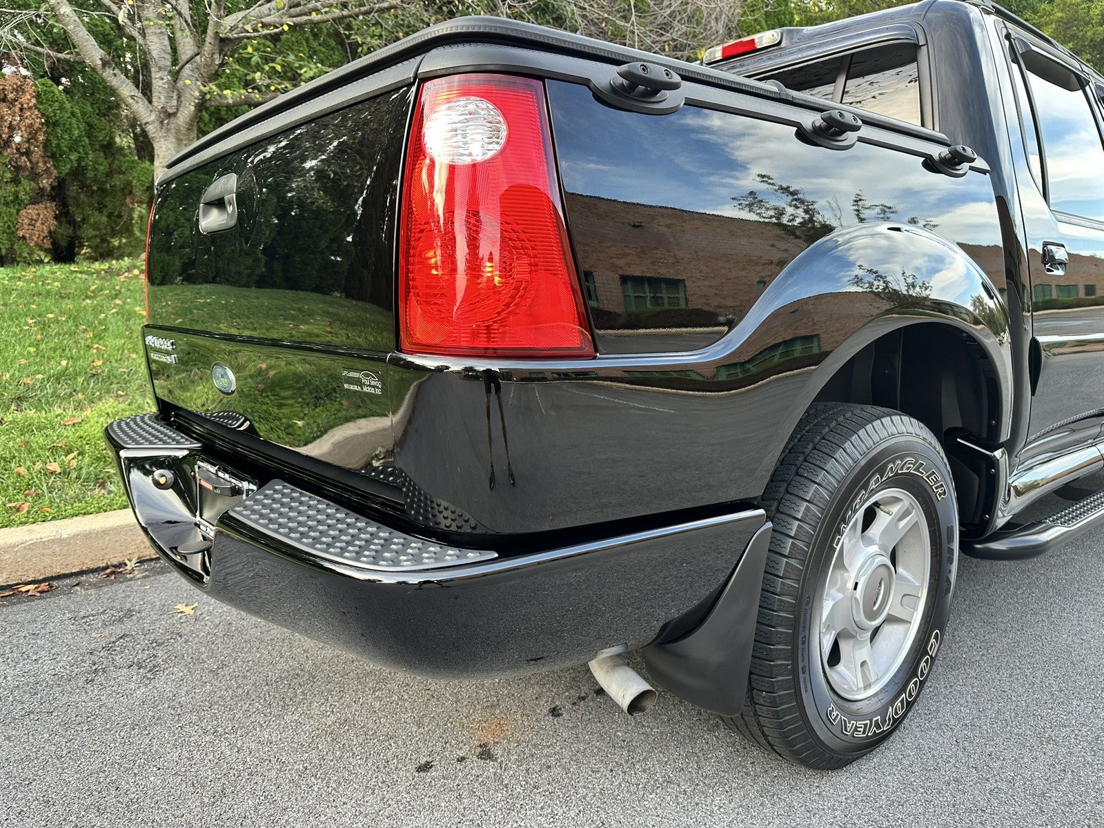 Used 2004 Ford Explorer Sport Trac 4x4 image 34