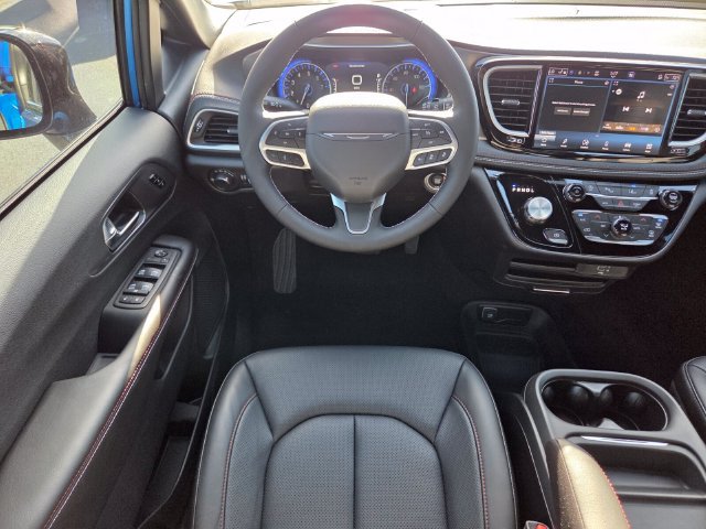 New 2027 Chrysler Pacifica Select FWD image 14