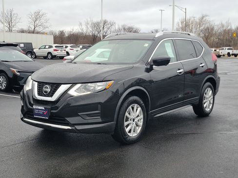 Used 2018 Nissan Rogue SV w/ Premium Package image 3
