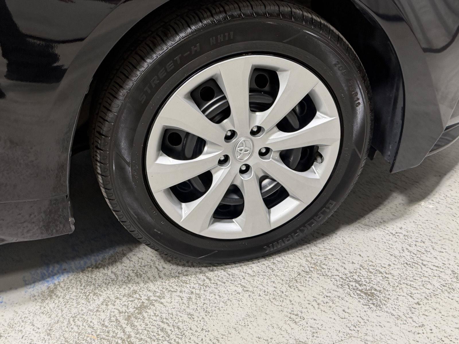 Used 2023 Toyota Corolla LE FWD image 31