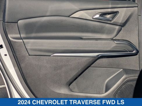 Used 2024 Chevrolet Traverse LS image 31