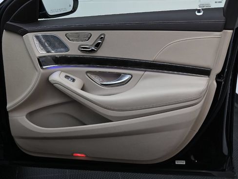 Used 2016 Mercedes-Benz S 550 Sedan image 17