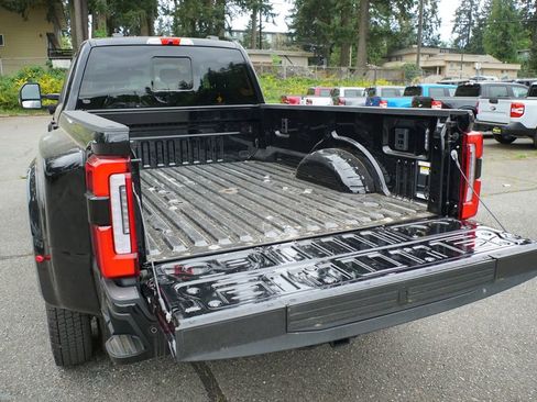 Certified 2025 Ford F450 Platinum w/ FX4 Off-Road Package AWD/4WD image 29