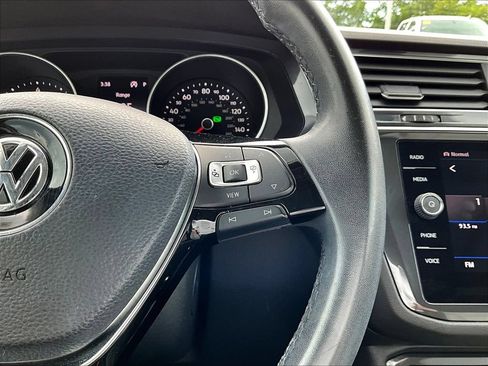 Used 2020 Volkswagen Tiguan SE w/ Panoramic Sunroof Package AWD/4WD image 16