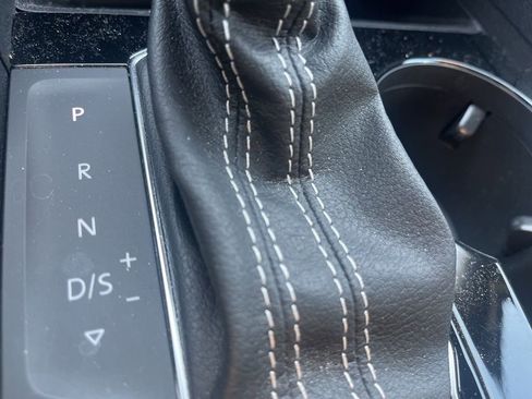 Used 2022 Volkswagen Atlas Cross Sport SE image 19