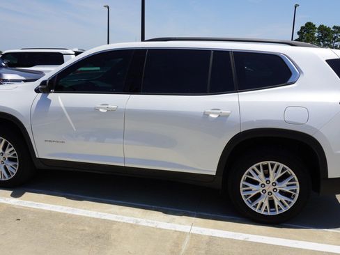 Used 2025 GMC Acadia Elevation w/ Elevation Premium Package FWD image 4