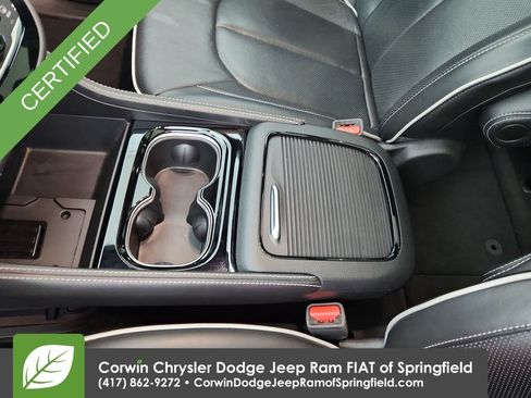 Certified 2025 Chrysler Pacifica Limited FWD image 28