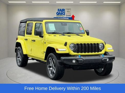 Used 2024 Jeep Wrangler Unlimited w/ Convenience Group AWD/4WD image 1