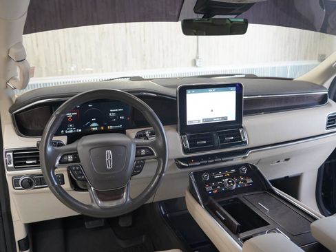 Used 2020 Lincoln Navigator Reserve w/ Luxury Package AWD/4WD image 11