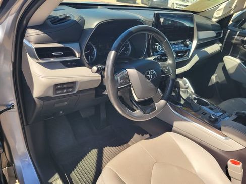 Used 2021 Toyota Highlander Platinum AWD/4WD image 12
