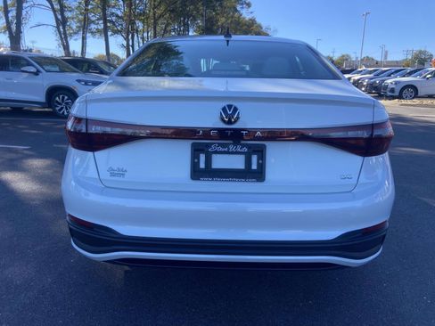 New 2026 Volkswagen Jetta SE FWD image 8