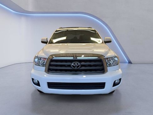 Used 2016 Toyota Sequoia SR5 w/ Premium Package AWD/4WD image 2