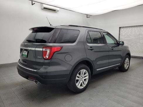 Used 2018 Ford Explorer XLT w/ Equipment Group 202A AWD/4WD image 9