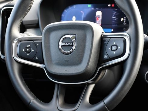 Certified 2025 Volvo XC40 B5 Core image 19