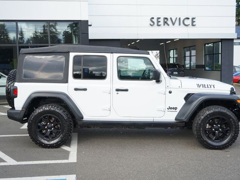 Used 2022 Jeep Wrangler Unlimited Sport image 2