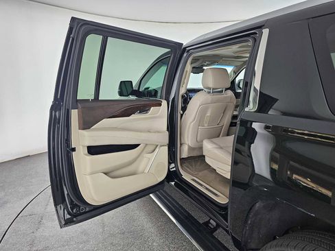 Used 2016 Cadillac Escalade ESV Premium image 17
