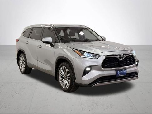 Used 2023 Toyota Highlander Platinum AWD/4WD image 8