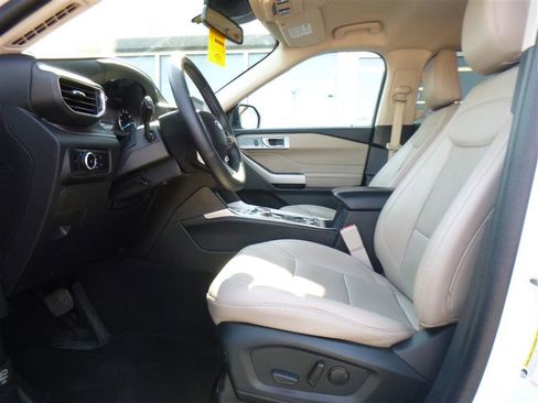 Used 2024 Ford Explorer Limited image 5