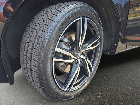 Used 2017 Volvo XC60 T6 R-Design w/ Climate Package image 37