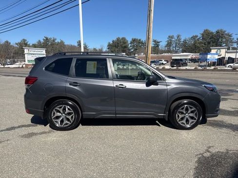 Used 2024 Subaru Forester Premium image 2