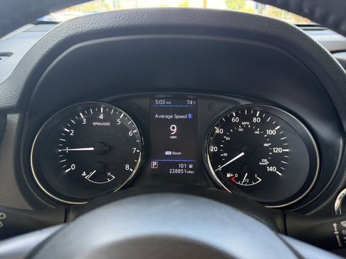Used 2018 Nissan Rogue SV FWD image 14