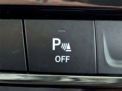 Used 2019 Jeep Cherokee Limited image 31