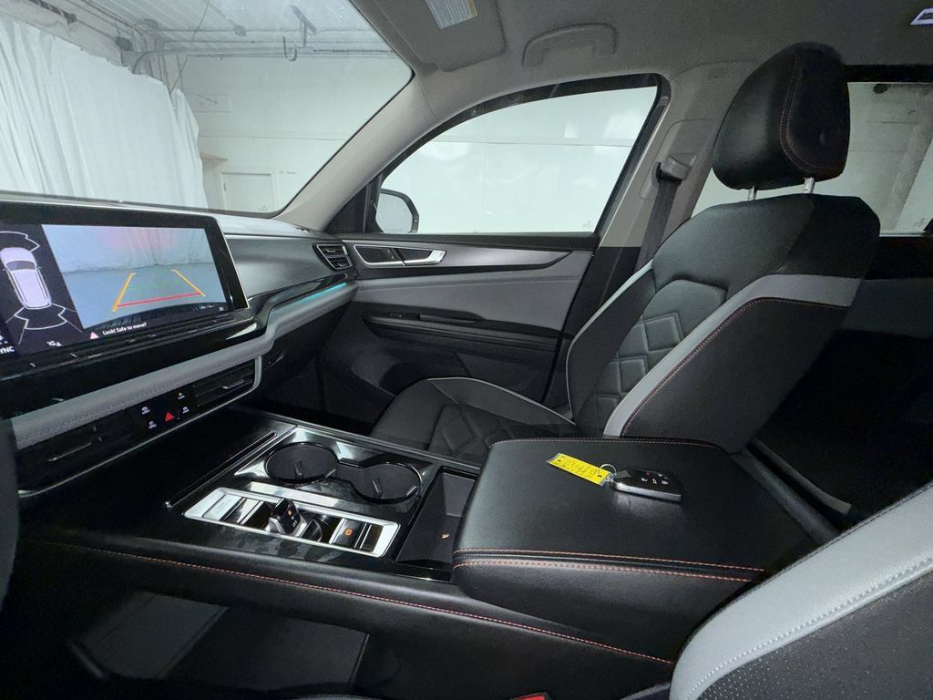 Used 2024 Volkswagen Atlas Peak Edition SE AWD/4WD image 8