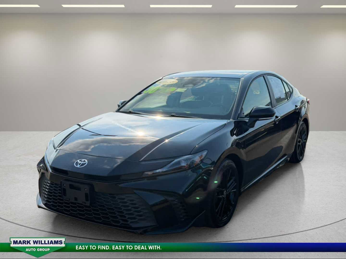 Used 2025 Toyota Camry SE FWD image 2