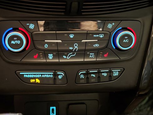 Used 2019 Ford Escape Titanium AWD/4WD image 23
