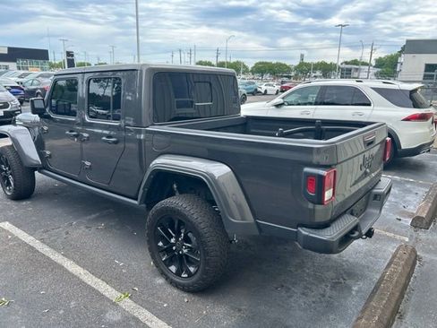 Used 2025 Jeep Gladiator Sport AWD/4WD image 4
