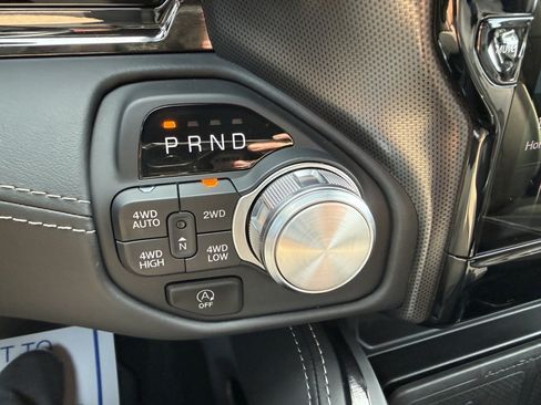 Used 2025 RAM 1500 Limited AWD/4WD image 29