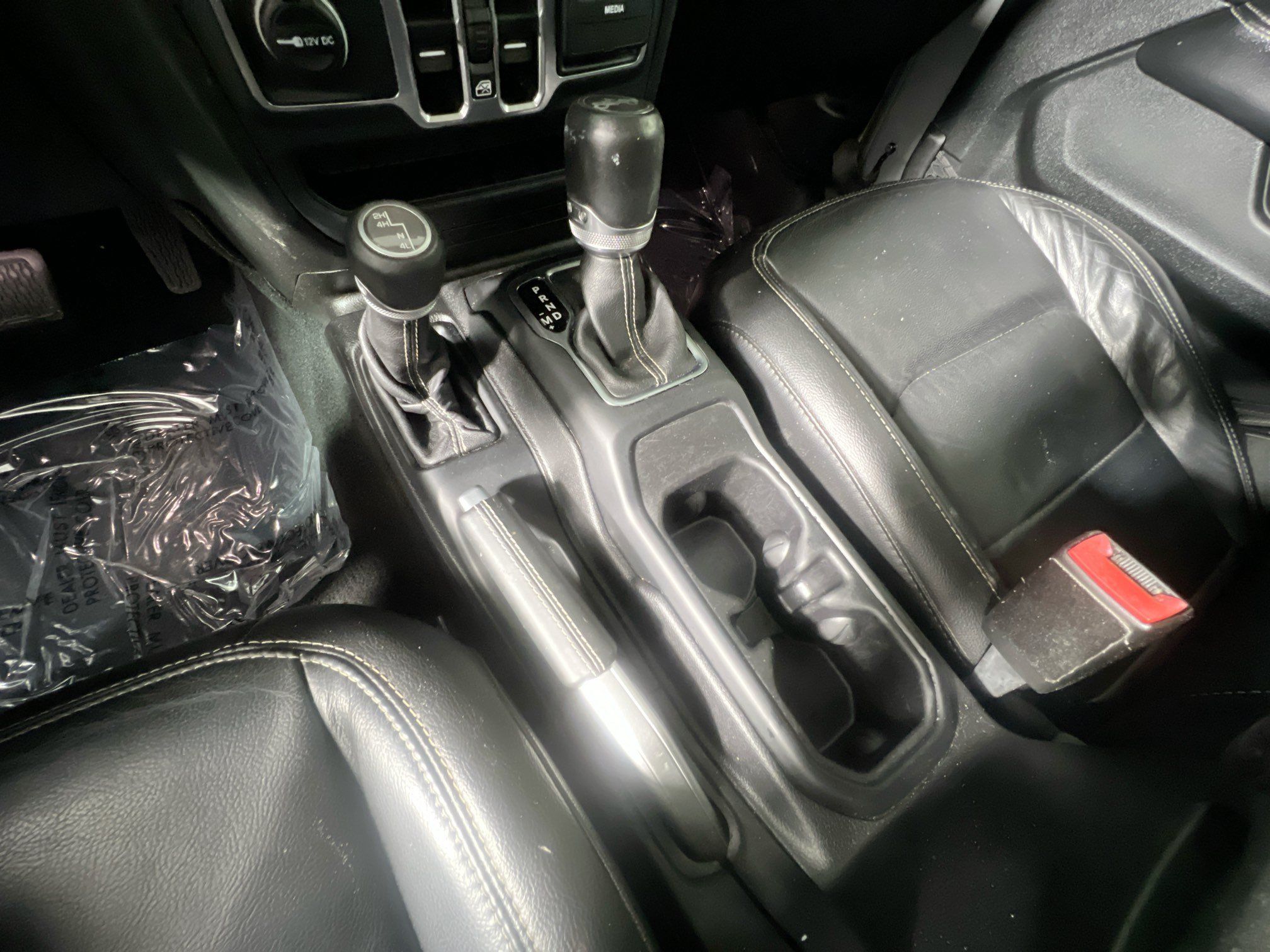 Used 2018 Jeep Wrangler Unlimited Sahara AWD/4WD image 25