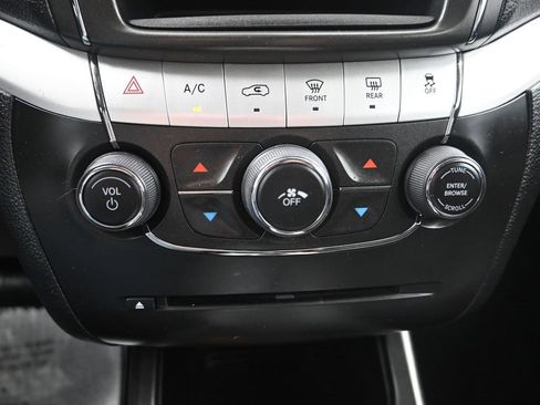 Used 2020 Dodge Journey SE w/ SE Popular Equipment Group image 19