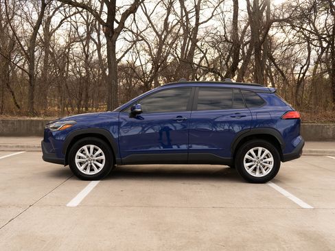 Used 2022 Toyota Corolla Cross LE image 6