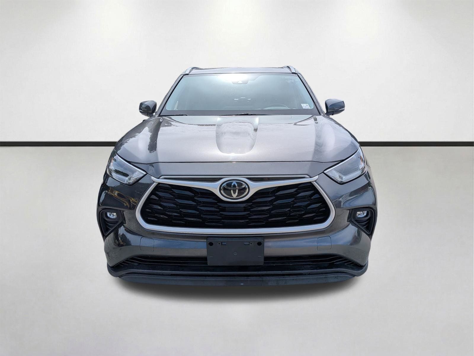 Used 2021 Toyota Highlander XLE AWD/4WD image 9